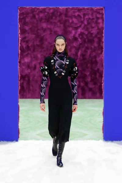 Look 3